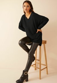 Friends Like These V NECK - Langarmshirt - black