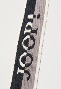 Thumbnail Image 5