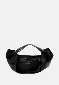 Borsa nera in pelle sintetica effetto coccodrillo con manico attorcigliato e apertura con zip. Logo dorato all'interno, con una texture morbida.