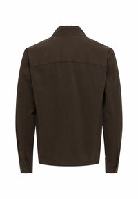 Temno rjava jakna z dolgimi rokavi, gumbi na manšetah, ravnim robom in šivom na zgornjem delu hrbta.