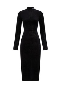 Vestido preto de manga longa com gola alta, apresentando um detalhe em forma de olho-chave, uma silhueta ajustada e um tecido com textura subtil.
