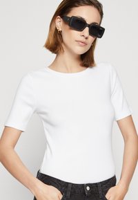 GAP Základné tričko - fresh white