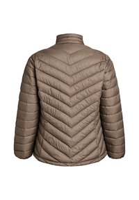 Hnedá vypchaná bunda s tkaným vzorom, vysokým golierom a dlhými rukávmi, s hladkou, lesklou textúrou. Pohľad zozadu.