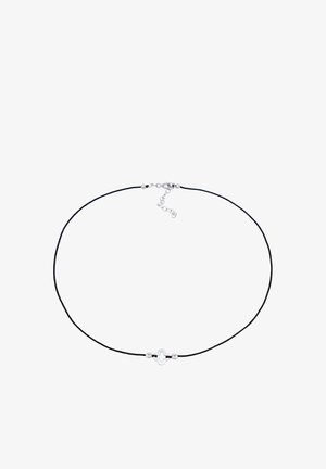 Must mustrelõng, millel on hõbedased aktsendid, keskmes dekoratiivse ristkujulise kinnitusega ja reguleeritav ahel pikkuse muutmiseks.