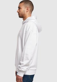 Merchcode K HEART ULTRA HEAVY HOODY - Majica s kapuljačom - white