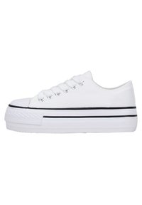 Sneakers bianchi in tela con suola platform, caratterizzati da strisce nere e sei occhielli con lacci metallici. Design classico a punta rotonda.