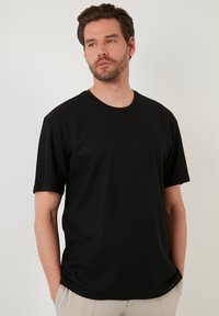 Buratti REGULAR FIT - Paprasti marškinėliai - black