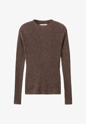 Brauner gerippter Strickpullover mit rundem Halsausschnitt und langen Ärmeln, der eine strukturierte Oberfläche und eine figurnahe Silhouette aufweist.