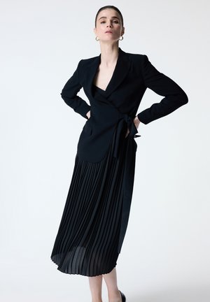 adL, Day dress - black
