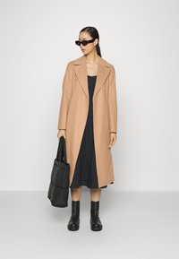 Calvin Klein ESSENTIAL WRAP COAT - Casaco clássico - safari canvas