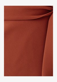 Ausgewählt, burnt orange