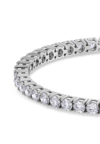 Bracciale in argento con anelli circolari e pietre tonde trasparenti alternate, che presenta una texture liscia e una lucentezza uniforme su tutta la superficie.