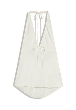 Bijeli top na vezanje oko vrata s dubokim V-izrezom, podesivim vezicama na vratu i sprijeda te zakrivljenim rubom, prikazan položen na bijeloj pozadini.