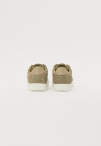 Thumbnail Image 3