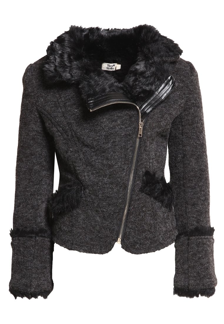 Chaqueta de mezcla de lana negra con cuello y ribete de piel sintética, cierre de cremallera y bolsillos laterales. Presenta un diseño estructurado con tejido texturizado.