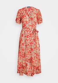 Šaty ve stylu wrap v červené a krémové květinové vzoru, krátké nabírané rukávy, hluboký V-výstřih a zavázaný pas; sukně se skládáním a splývavým designem.