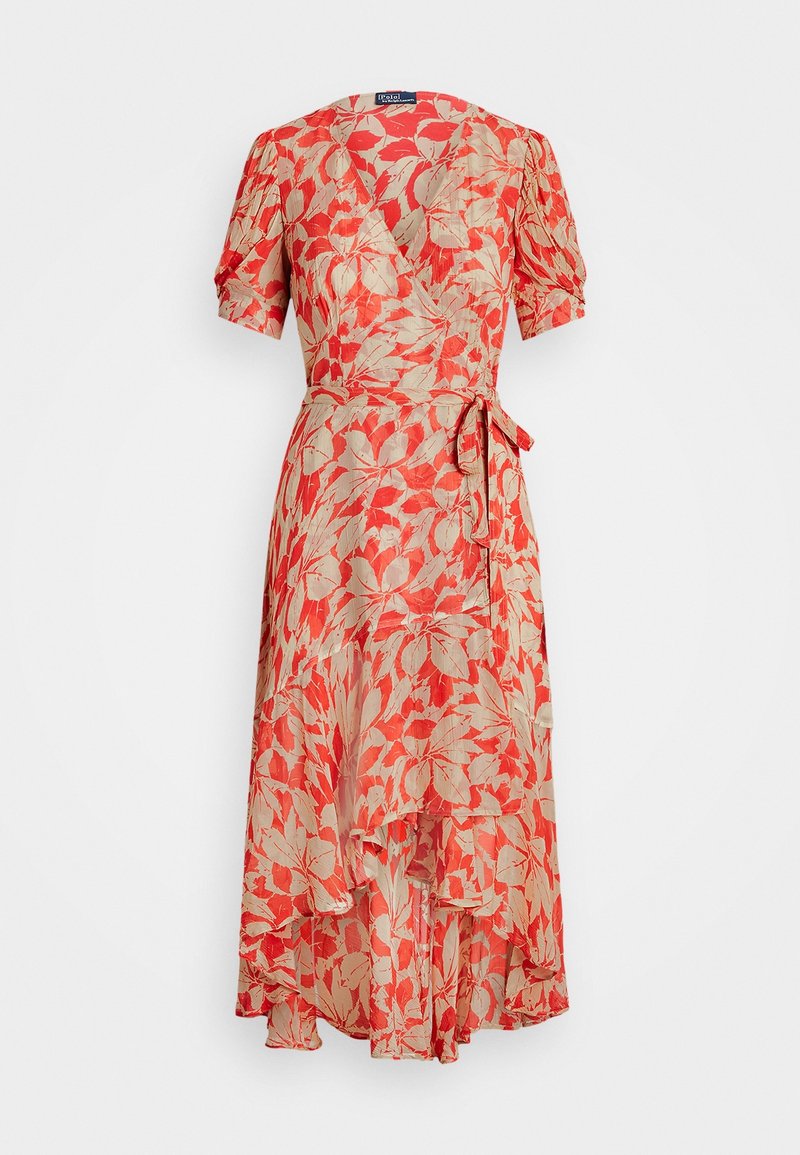 Šaty ve stylu wrap v červené a krémové květinové vzoru, krátké nabírané rukávy, hluboký V-výstřih a zavázaný pas; sukně se skládáním a splývavým designem.