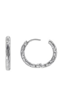 Orecchini a cerchio in argento con una texture martellata, caratterizzati da una forma arrotondata e chiusura a cerniera. La superficie presenta un motivo di avvallamenti.