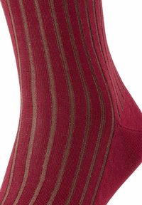 Chaussettes rayées bordeaux avec des rayures dorées verticales, texture côtelée et talon renforcé. Idéales pour un usage décontracté ou formel.