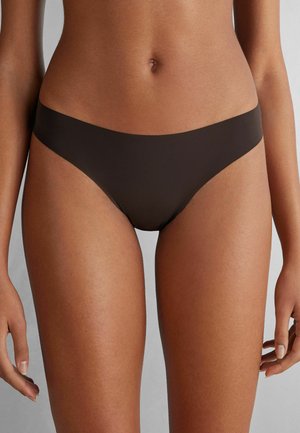 Bruine bikini-onderbroeken met een minimalistisch ontwerp, vervaardigd van een gladde, rekbare stof en met een lage taille, wat zorgt voor comfort en een slanke uitstraling.