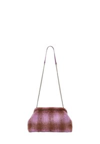 Borsa con una texture pelosa, caratterizzata da un motivo a scacchi rosa e marrone, una silhouette curva e una tracolla a catena.