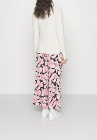 MAMALICIOUS Tygbyxor - black