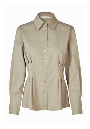 Beige knäppskjorta i texturerad tyg, med klassisk krage, långa ärmar och veck vid midjan för en figurnära silhuett.