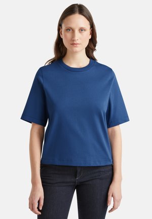 - T-shirt basic