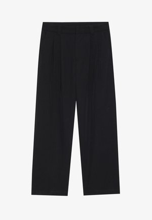 Mustad laiad pükstest, mis on valmistatud siledast kangast, esipleitide ja lame vöökoha ning nööriga. Nähtavad kinnitused ega taskud puuduvad.