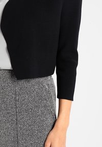 comma Kofta - black
