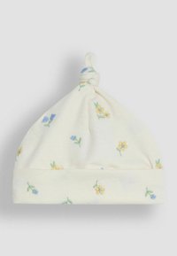 Bonnet en coton blanc pour bébé avec un sommet noué, ornée de broderies florales pastel jaunes et bleues et d'un revers. Matériau doux et léger.