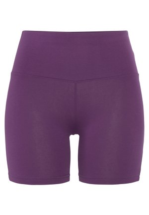 Lila High-Waist-Shorts aus dehnbarem, glattem Stoff. Sie weisen ein figurschmeichelndes Design ohne sichtbare Beschläge oder Muster auf.