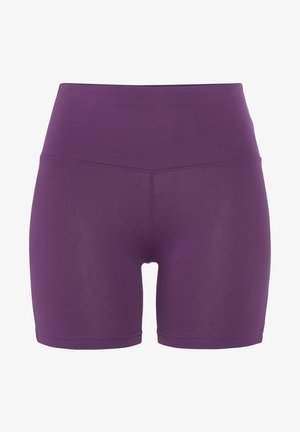 Lila High-Waist-Shorts aus dehnbarem, glattem Stoff. Sie weisen ein figurschmeichelndes Design ohne sichtbare Beschläge oder Muster auf.