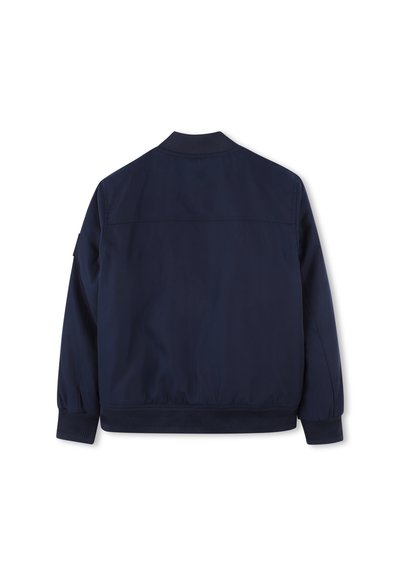 Marineblauwe bomberjack met elastische manchetten en tailleband, met een soepele textuur en een eenvoudig, strak ontwerp. Geen zichtbare hardware.