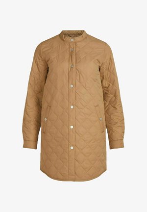 Pitkä beige tikattu takki, jossa on timantinmuotoinen ommel, painonappikiinnitys, pystykäärme ja kaksi etutaskua painonapeilla.