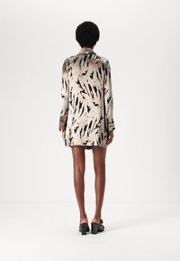 Malina AWA MINI DRESS - Koktailové šaty/večierkové šaty - gold