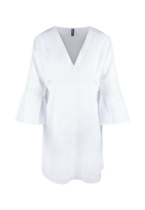 Biela tunika z ľahkého materiálu s výstrihom do V, rozšírenými rukávmi a vyšívanými detailmi na hrudi a rukávoch.