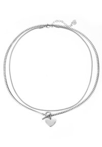 Zilveren multi-layer ketting met gemengde kettingstijlen en een hart hanger met een toggle-sluiting. Glad oppervlak en gepolijste afwerking.