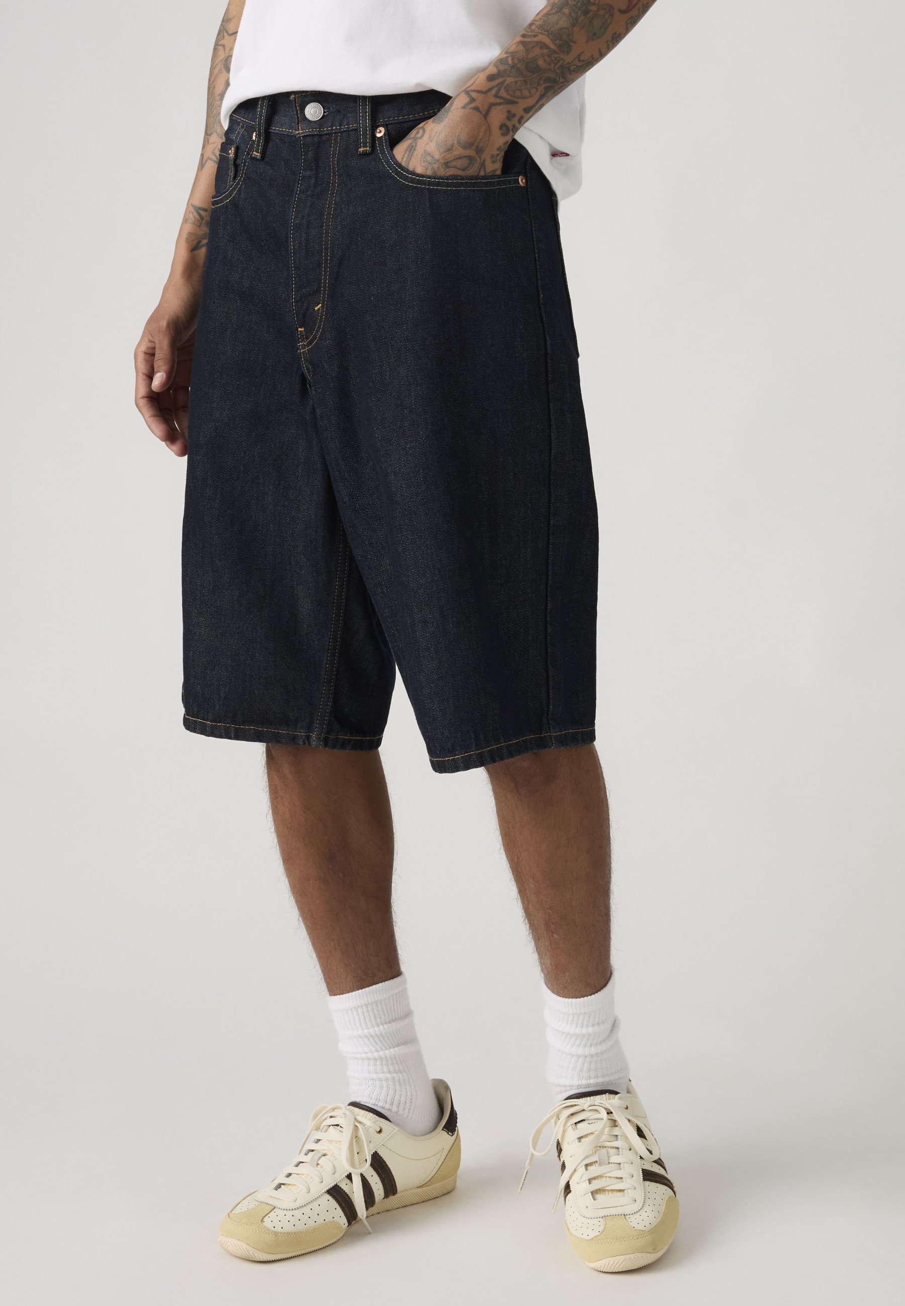Levi's® 470® BAGGY SHORTS - Calções de ganga - rinse ruler/ganga