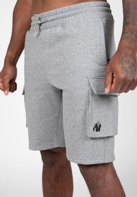 Grijze katoenen cargoshorts in een blend met een trekkoord in de taille, met zijzakken, een logo-detail en een ontspannen pasvorm.