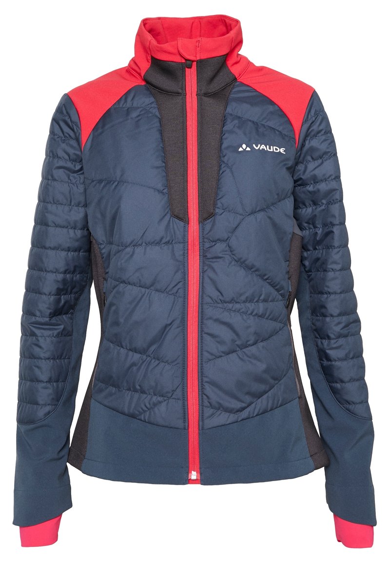 Mörkblå och röd isolerad jacka med hög krage, vadderad textur, dragkedja fram och kontrasterande mörkgrå paneler på sidorna.