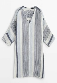 Tunique rayée avec un col en V, présentant des rayures texturées alternant bleu et crème, des manches trois-quarts et des fentes latérales.