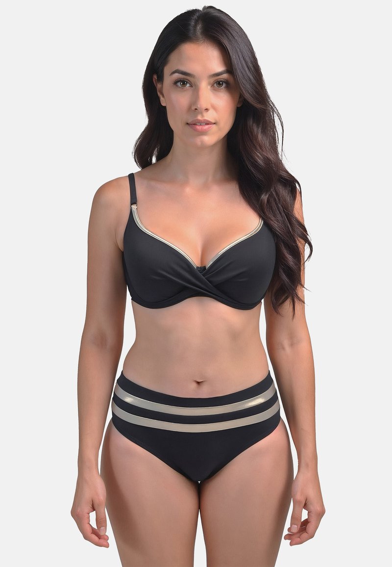 Černý bikini set s tvarovanou podprsenkou se zlatými akcenty a plavkami s vysokým pasem, které mají tři horizontální zlaté pruhy. Hladký povrch.