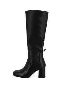 Stivali in pelle nera al ginocchio con tacco a blocco, caratterizzati da una texture liscia e un dettaglio ad anello sul retro per facilitare l'indossamento.