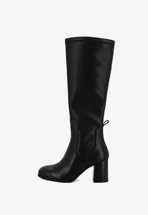 Stivali in pelle nera al ginocchio con tacco a blocco, caratterizzati da una texture liscia e un dettaglio ad anello sul retro per facilitare l'indossamento.