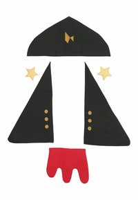 Schwarzer Stoffhut mit goldener Fischdekoration, zwei großen schwarzen Stoffdreiecken mit goldenen Knopfakzenten und einem roten Stoffhandschuh mit drei Fingeröffnungen.