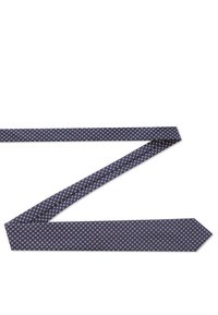 Granatowy jedwabny krawat z małym powtarzającym się beżowym wzorem geometrycznym, ułożony płasko w kształcie zygzaka na białym tle.