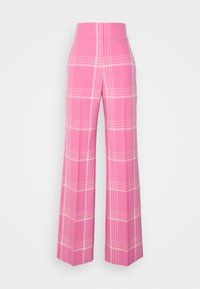 Pantalons à jambes larges en tartan rose vif, avec une taille haute, une texture lisse et des lignes blanches contrastées créant un design à carreaux souligné.