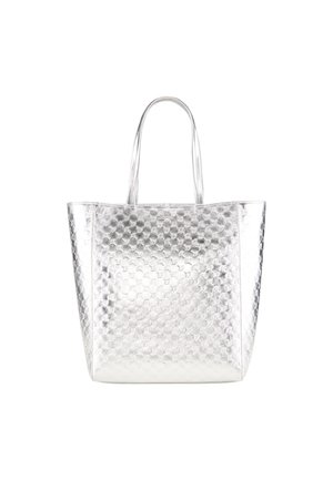 Borsa tote argento con una texture a nido d'ape, finitura lucida e due manici robusti, che offre un ampio interno per trasportare oggetti.