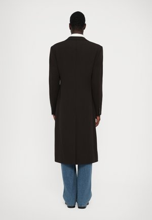 Rankning 10: Emporio Armani - Klassisk kappa / rock